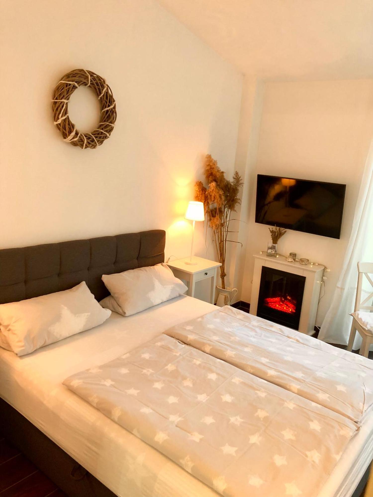 Apartment Tinyhouse Mit Pool, Outdoor Whirlpool Und Garten Petershagen-Eggersdorf Exterior foto